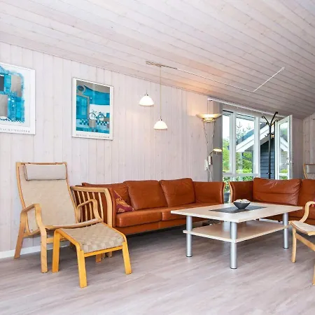 Three-bedroom In 14 *